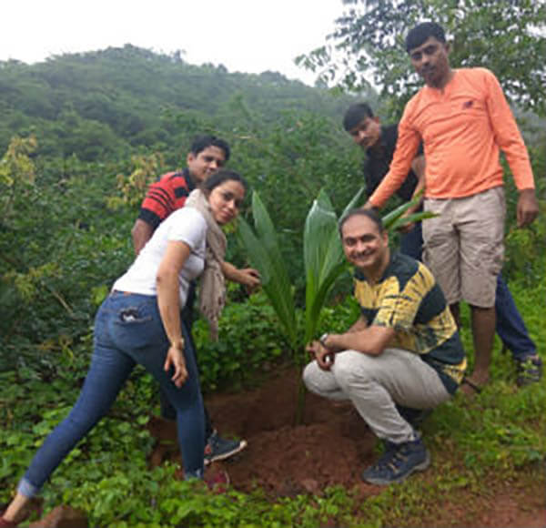 Picture of WCS India Employees participating in Tree plantation